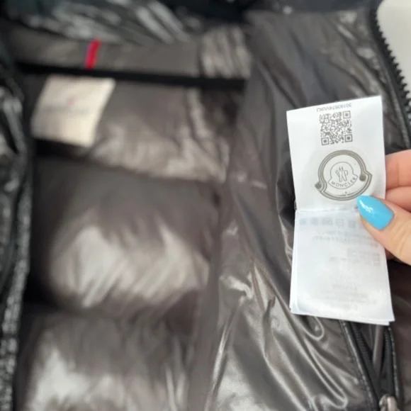 Moncler Puffer Jacket - Picture 4 of 8